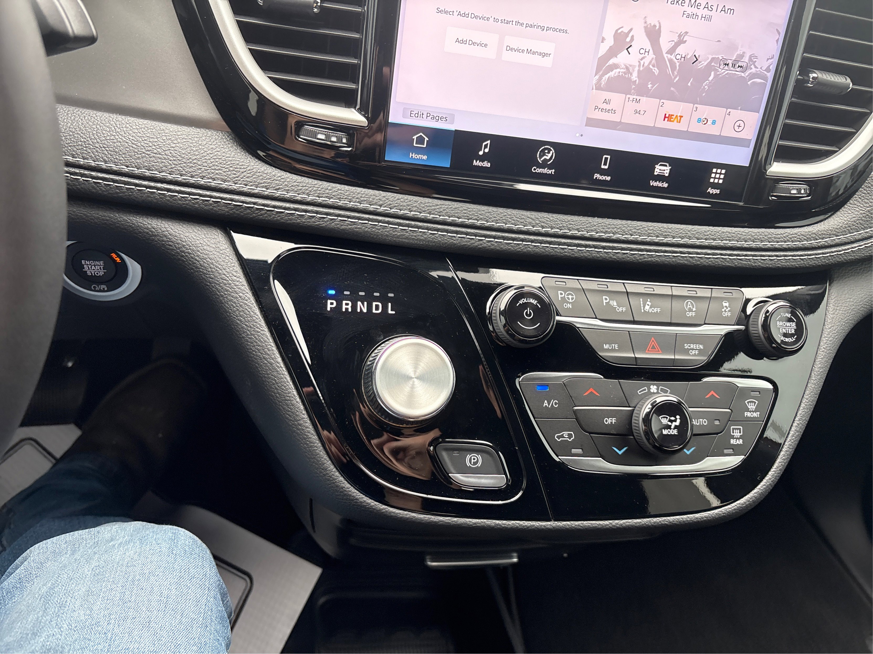 2025 Chrysler Pacifica photo 24