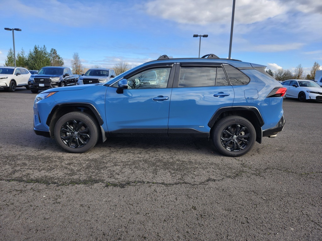 2022 Toyota RAV4 Hybrid SE photo 2