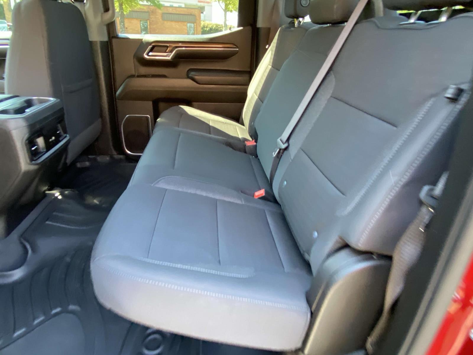 2024 Chevrolet Silverado 1500 RST photo 4
