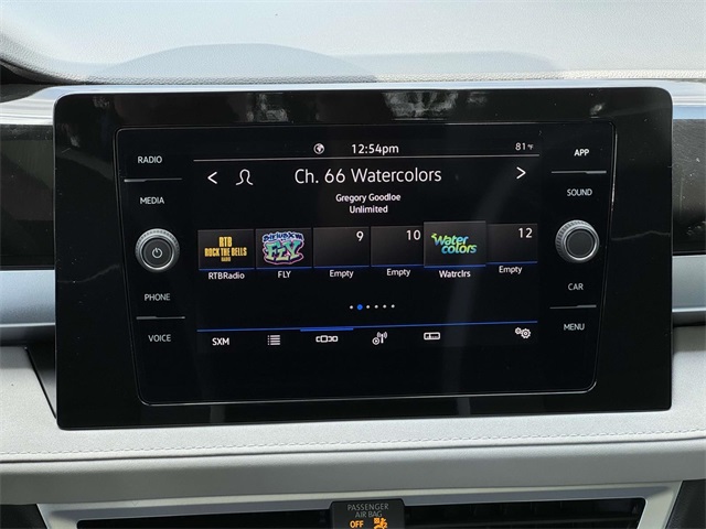 2025 Volkswagen Taos SE photo 3