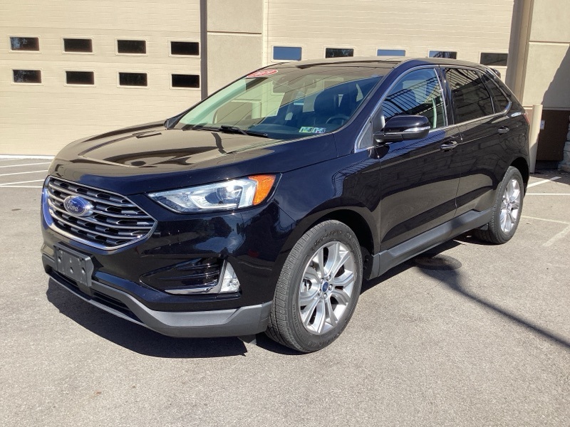 2019 Ford Edge Titanium photo 2