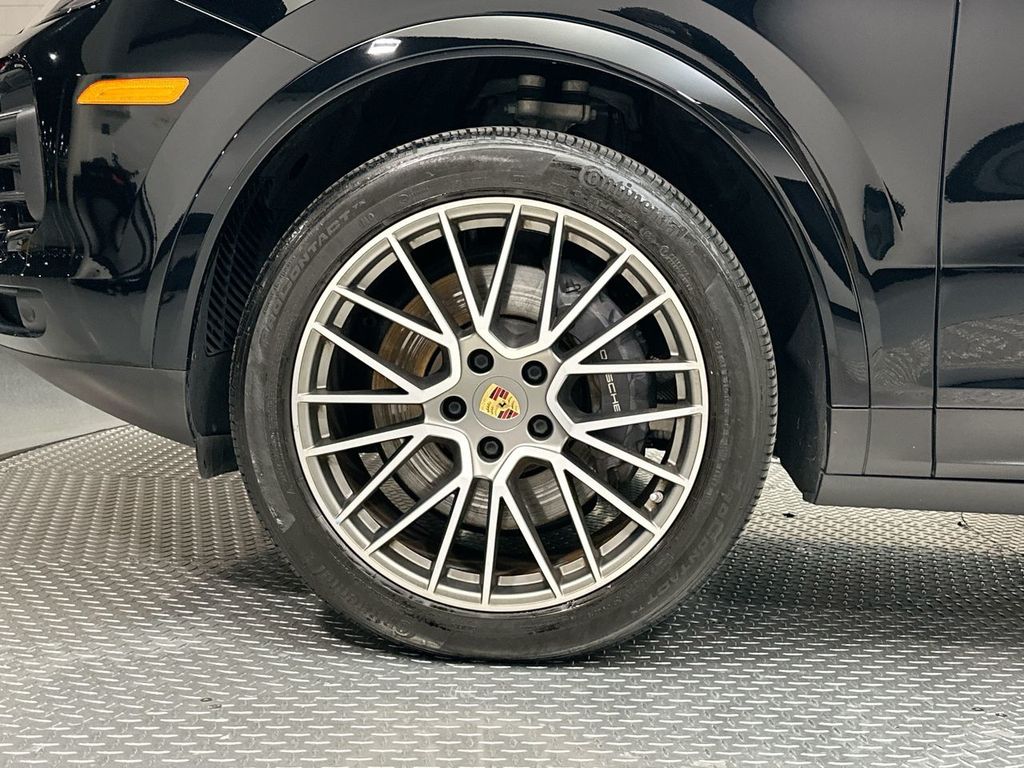 2022 Porsche Cayenne Base photo 5