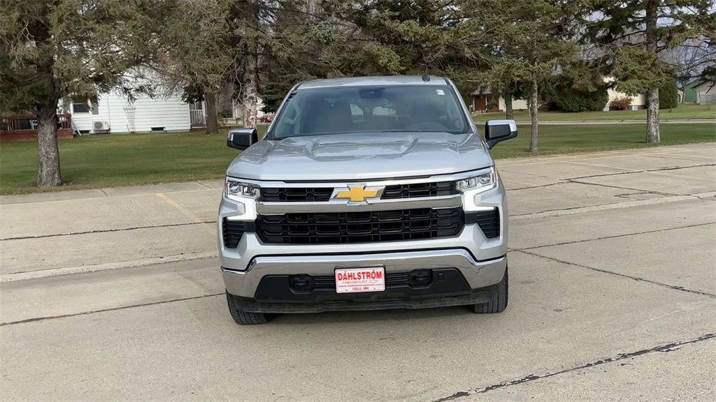 2022 Chevrolet Silverado 1500 LT photo 3