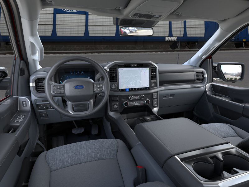 2025 Ford F-150 XLT photo 3