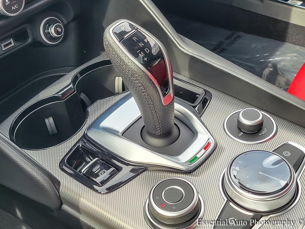 2025 Alfa Romeo Giulia Base photo 16