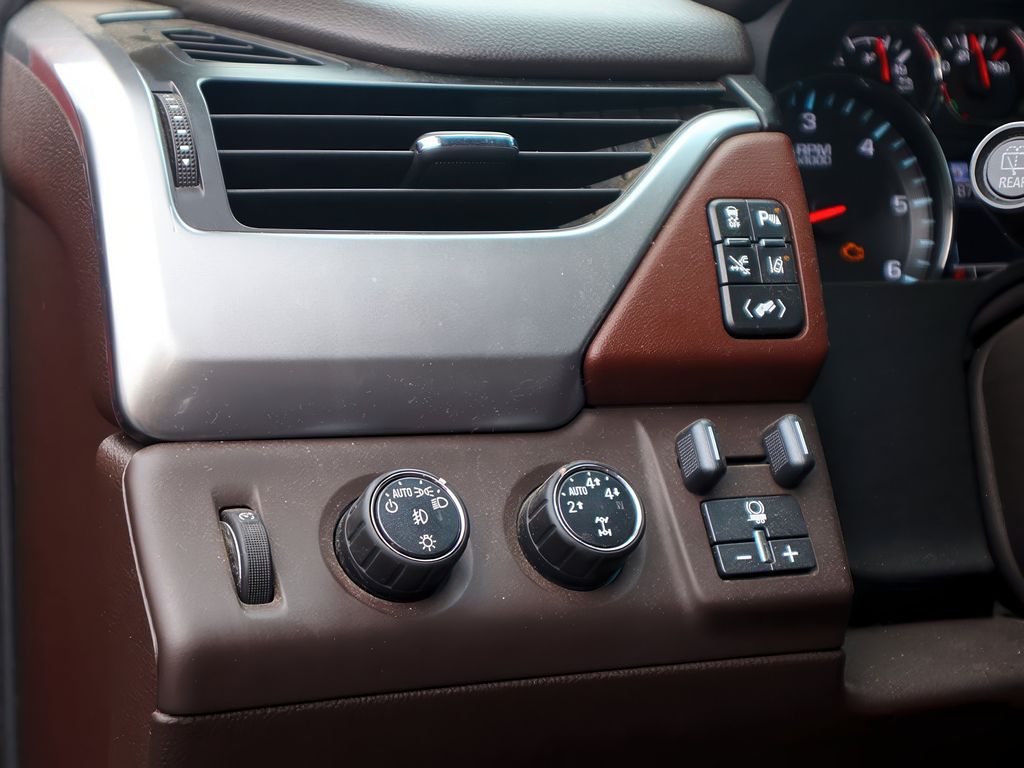 2015 Chevrolet Tahoe LTZ photo 16