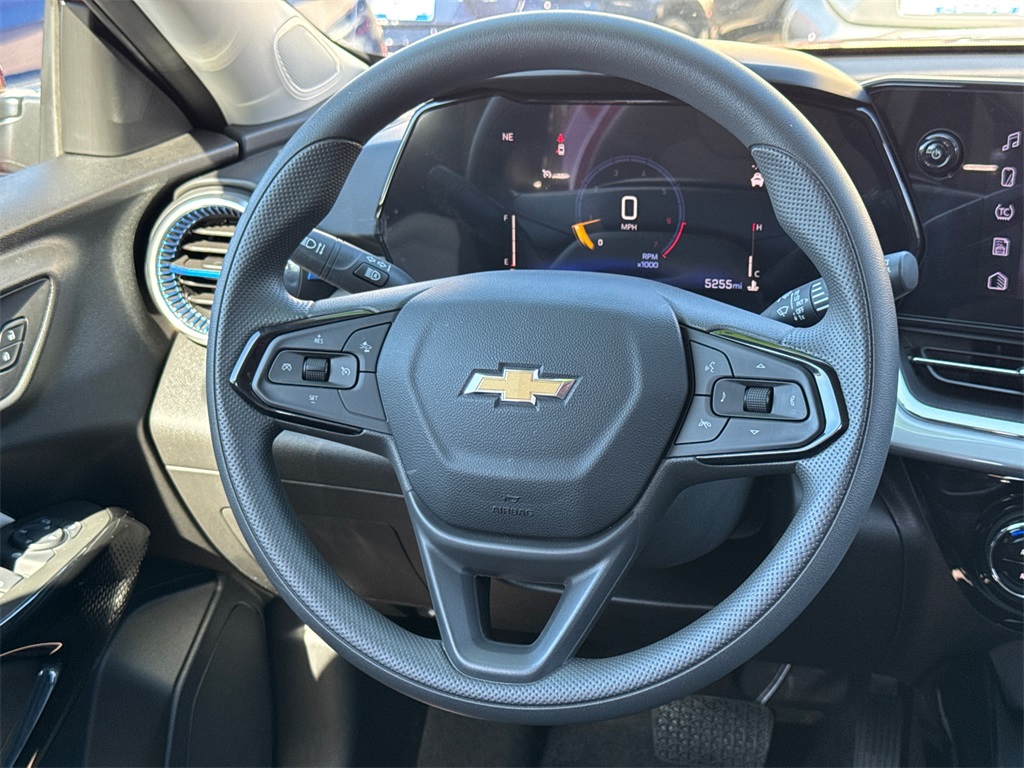 2025 Chevrolet Trax LT photo 21