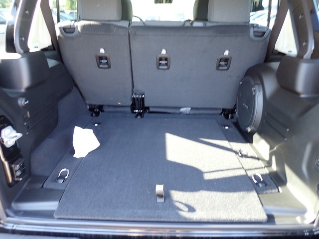 2025 Jeep Wrangler Sahara photo 4