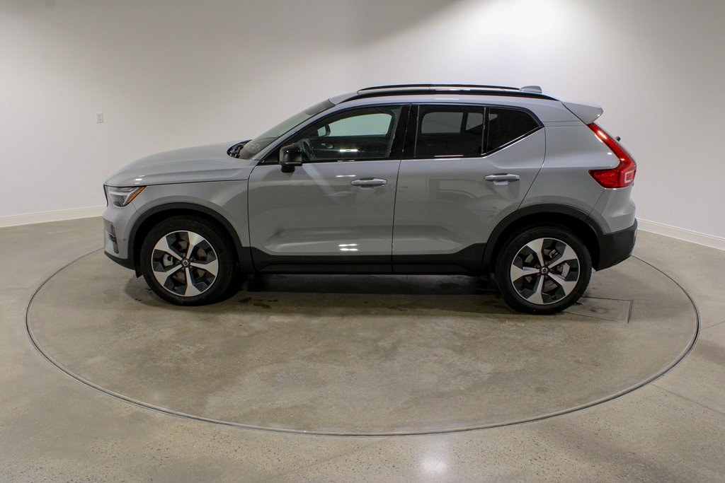 2025 Volvo XC40 Plus photo 3