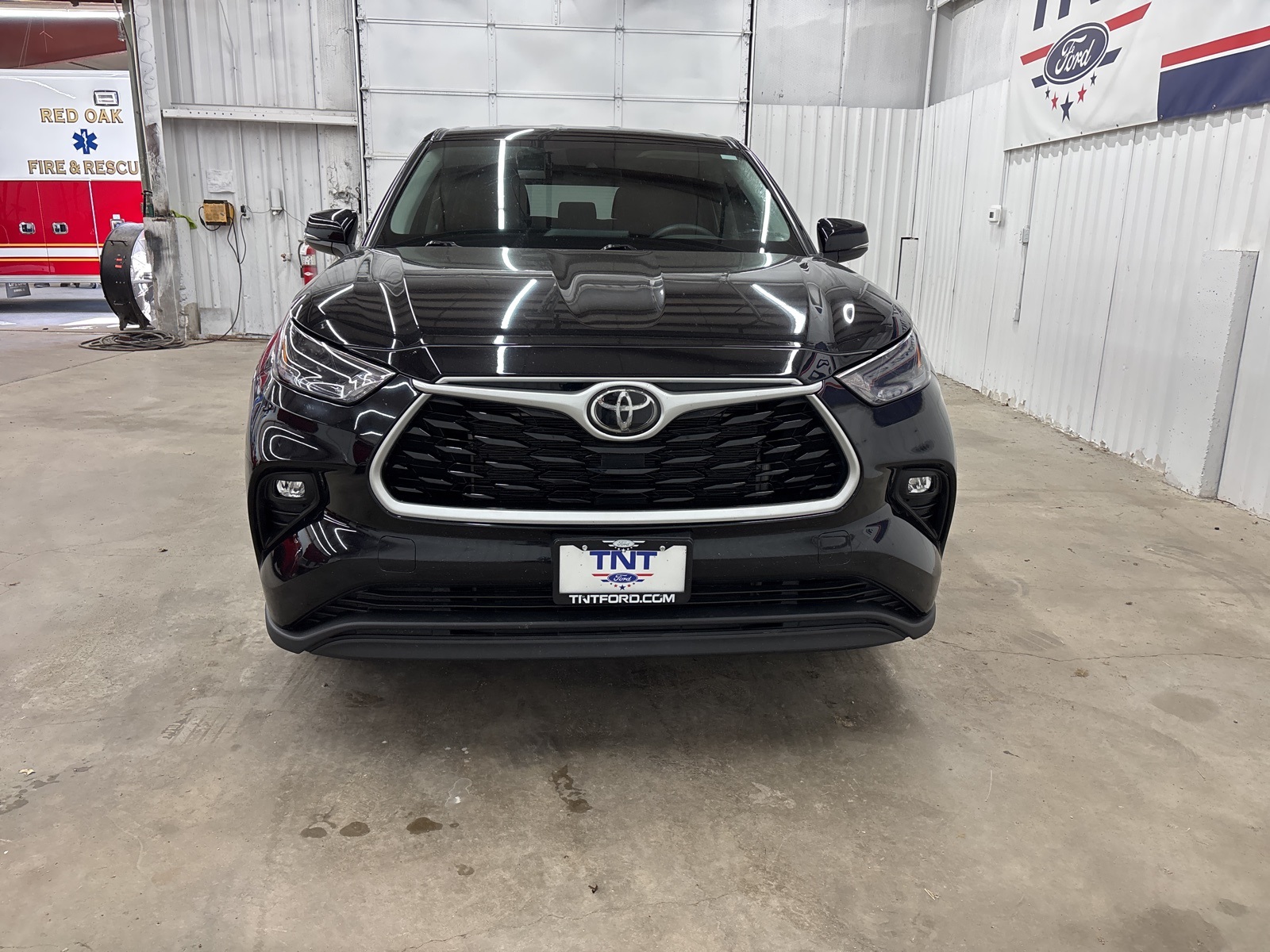 2023 Toyota Highlander L photo 3