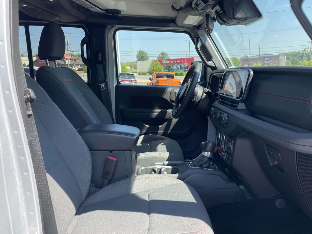 2024 Jeep Wrangler Rubicon photo 14