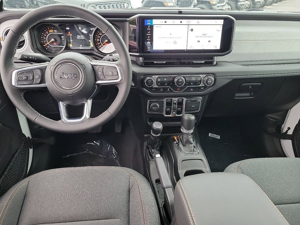 2025 Jeep Wrangler Sahara photo 4