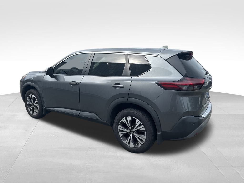 2022 Nissan Rogue SV photo 2