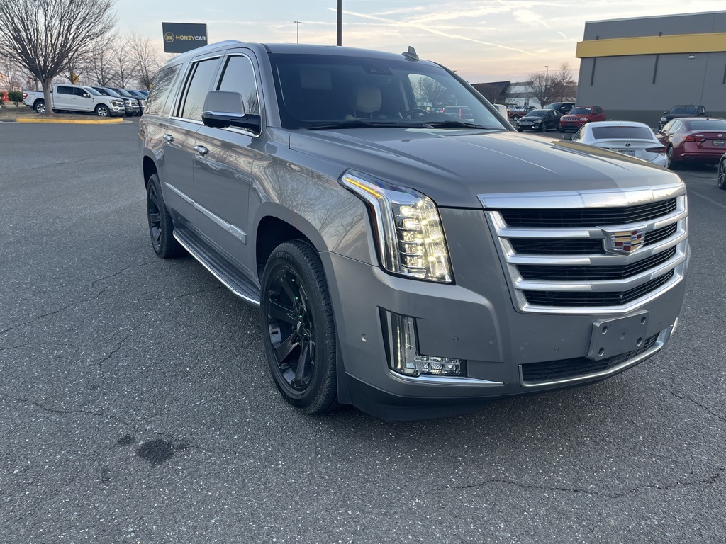 2019 Cadillac Escalade ESV Luxury's photo