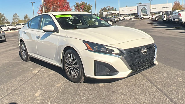 2023 Nissan Altima SV's photo