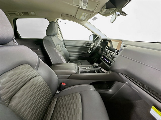 2025 Nissan Pathfinder S photo 24