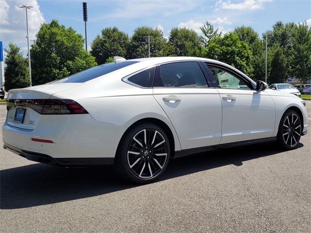 2025 Honda Accord Hybrid Touring photo 3