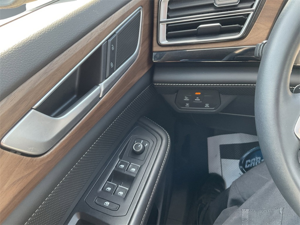 2024 Volkswagen Atlas SE Technology photo 12
