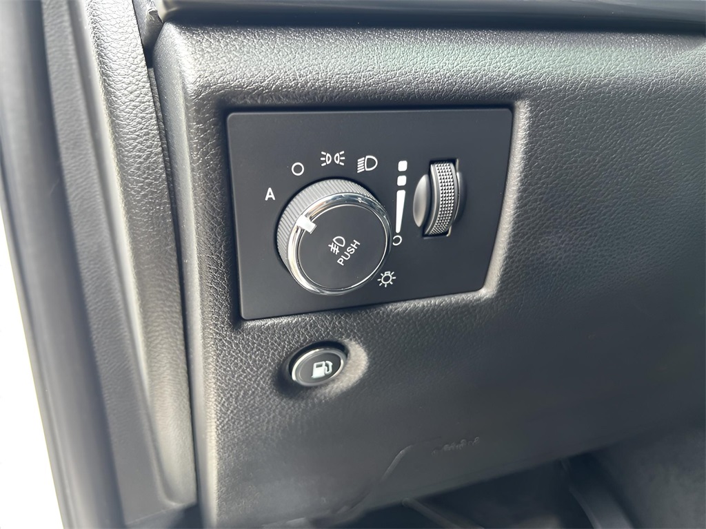 2020 Jeep Grand Cherokee Altitude photo 23