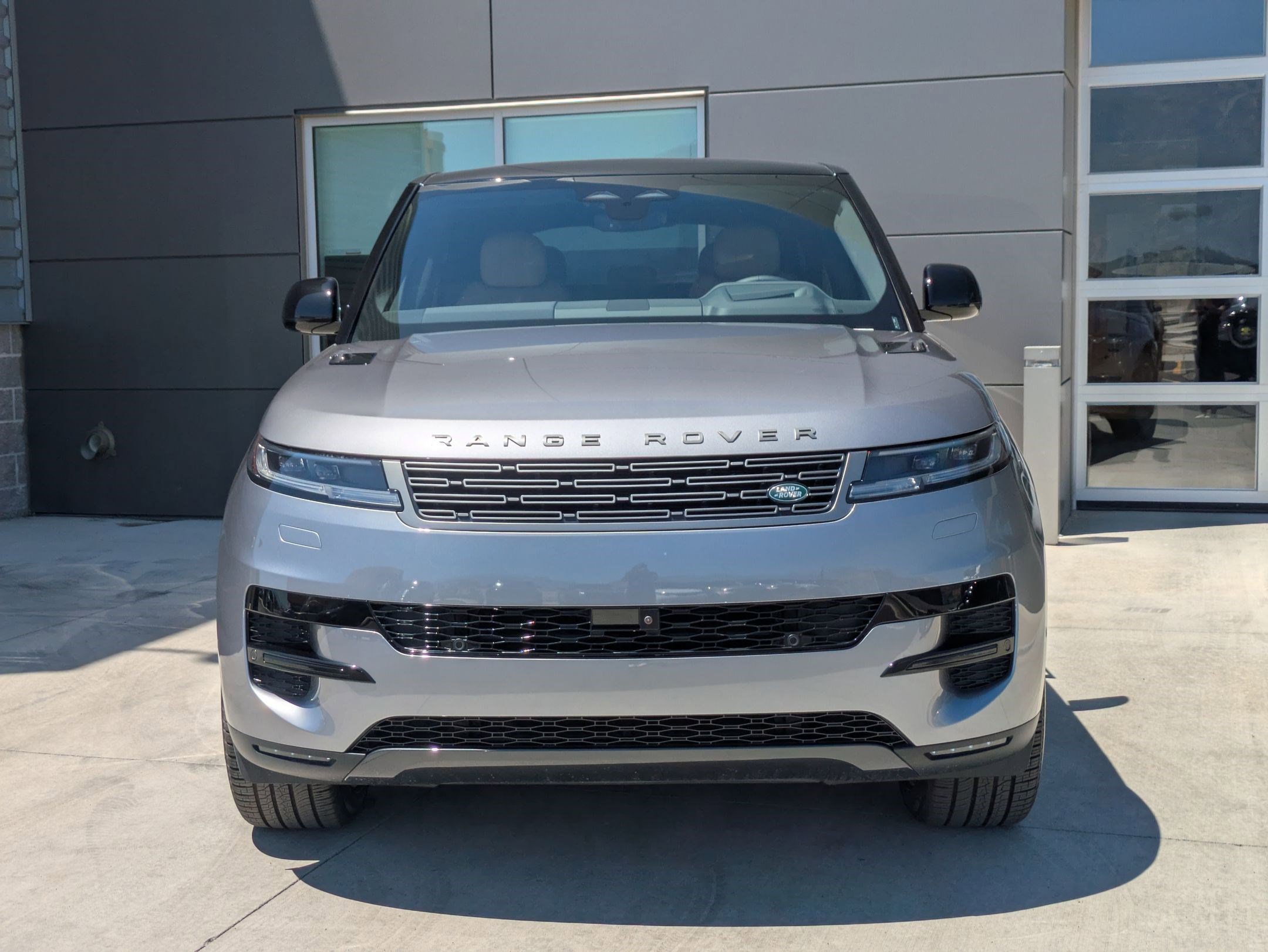 2025 Land Rover Range Rover Sport SE photo 2