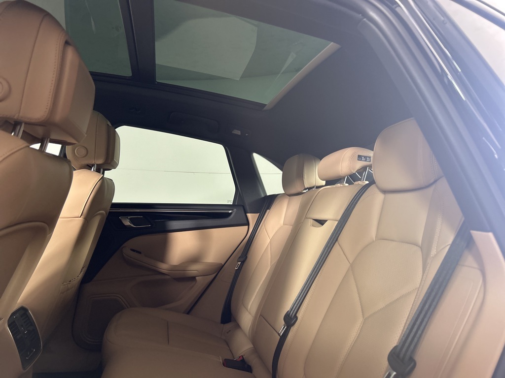 2025 Porsche Macan T photo 13