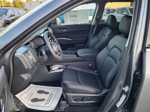 2025 Nissan Pathfinder SL photo 12