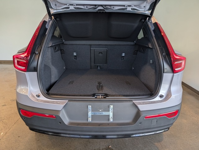 2026 Volvo XC60 B5 Plus photo 5