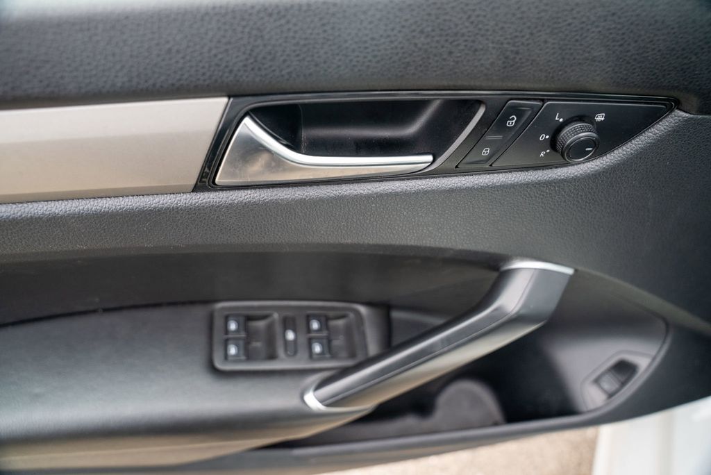 2021 Volkswagen Passat 2.0T SE photo 15
