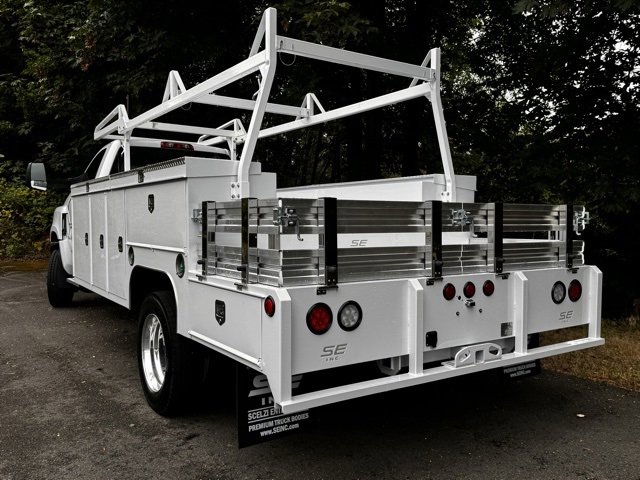 2024 Chevrolet Silverado 5500HD Work Truck photo 3