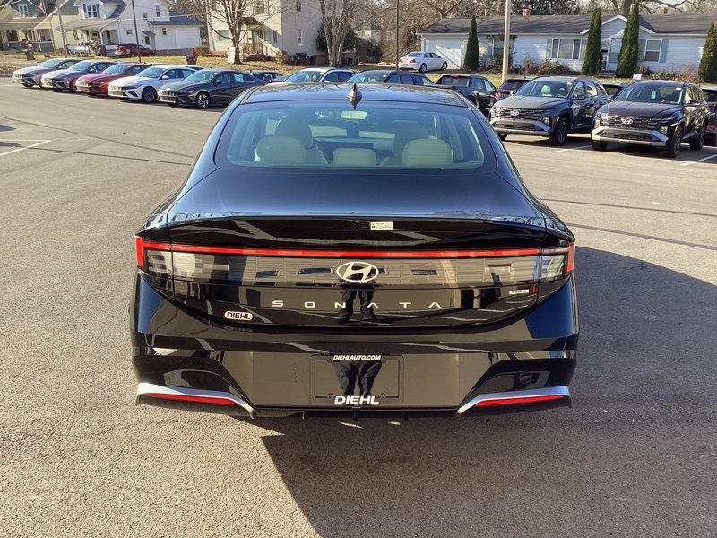 2025 Hyundai Sonata Hybrid SEL photo 6