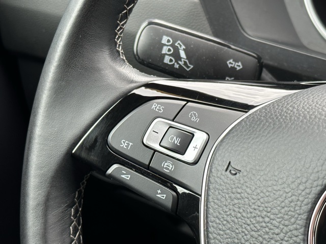 2020 Volkswagen Tiguan SE R-Line Black photo 16