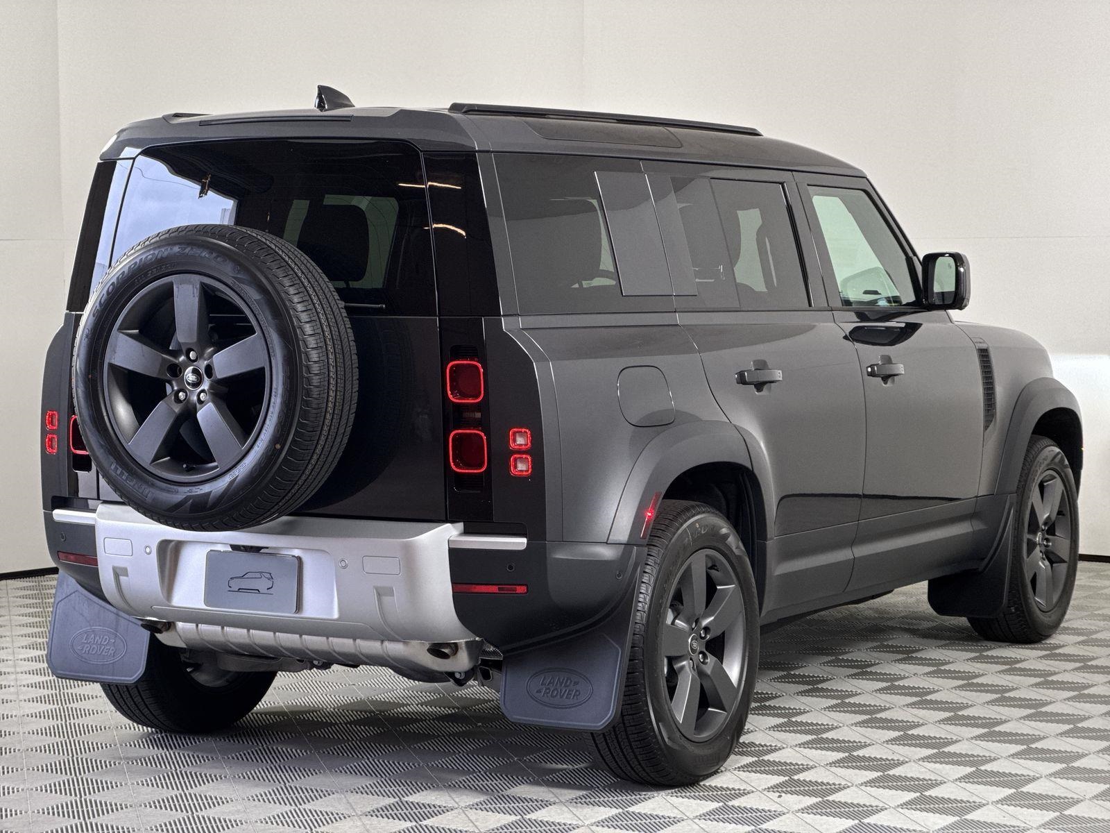 2025 Land Rover Defender 110 S photo 5