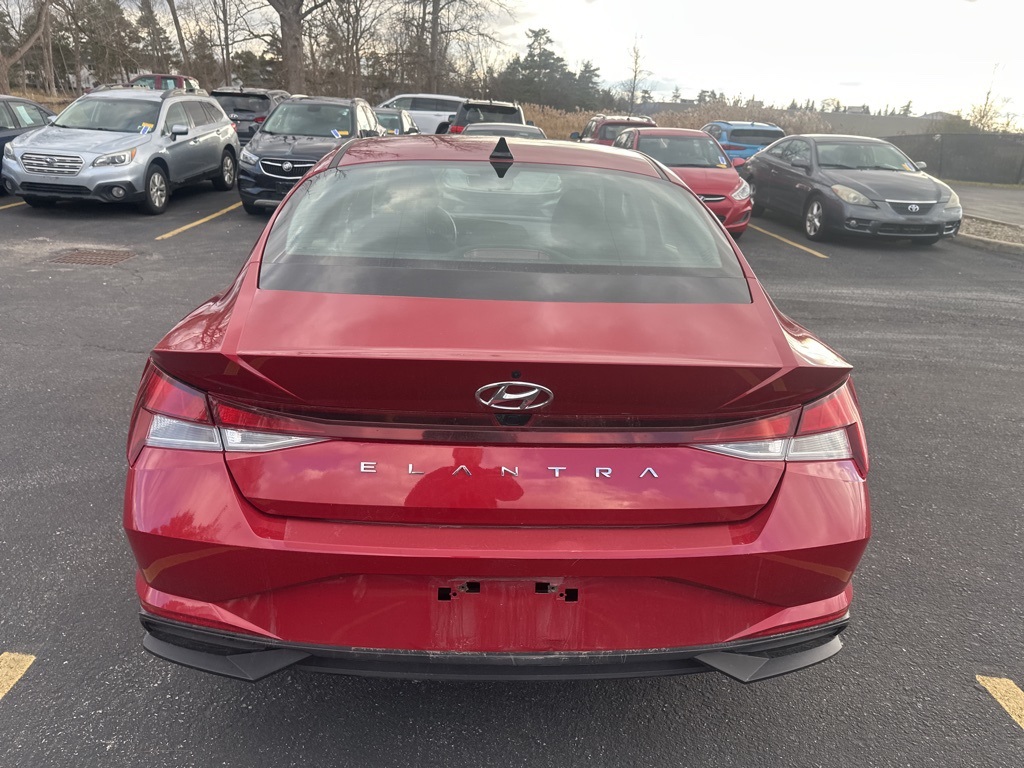 2023 Hyundai Elantra SEL photo 4