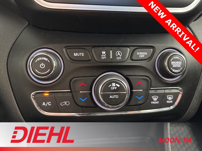 2019 Jeep Cherokee Altitude photo 30