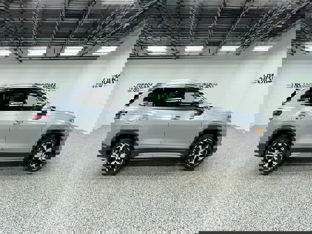 2025 Volkswagen Tiguan SE photo 3