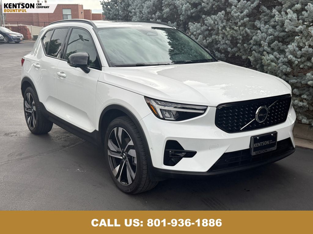 2023 Volvo XC40 AWD Ultimate photo 10