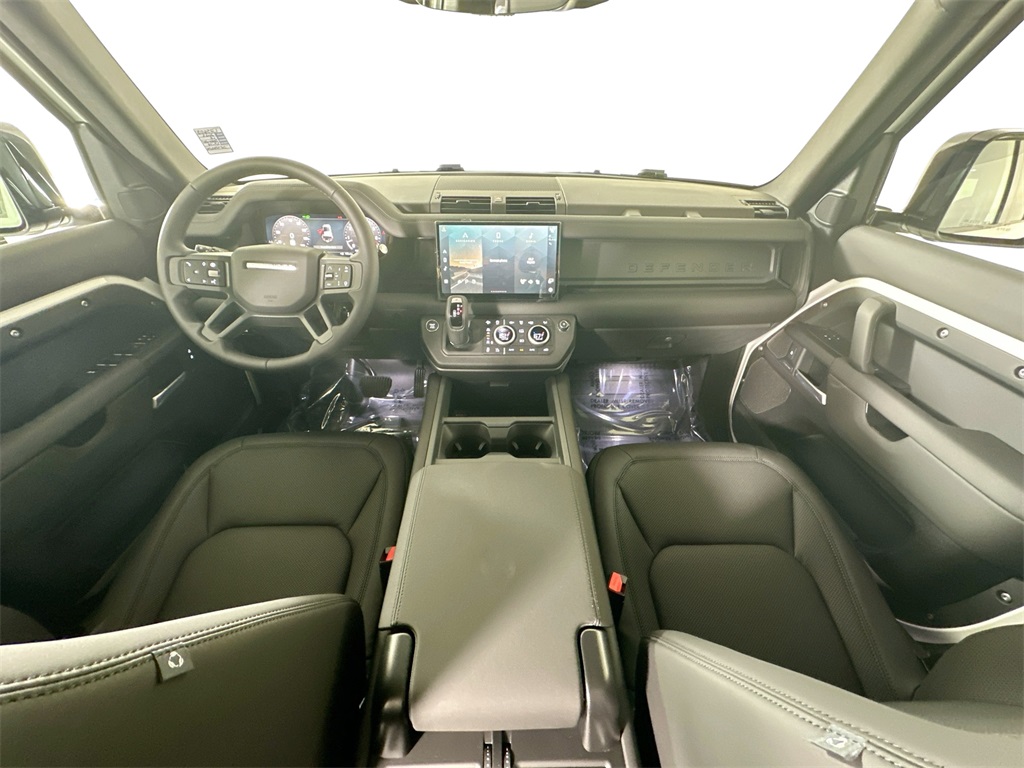 2025 Land Rover Defender 110 S photo 25