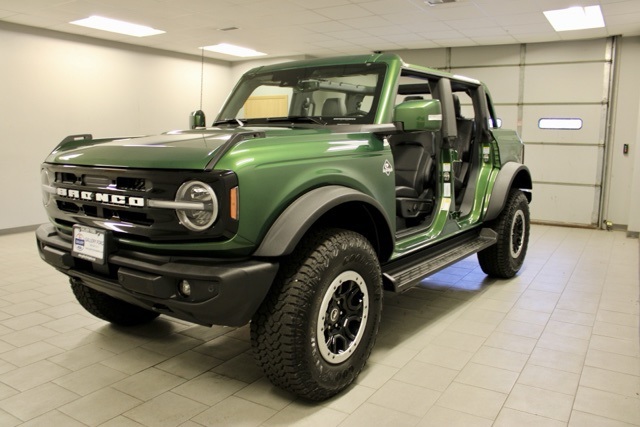 2025 Ford Bronco Outer Banks photo 3