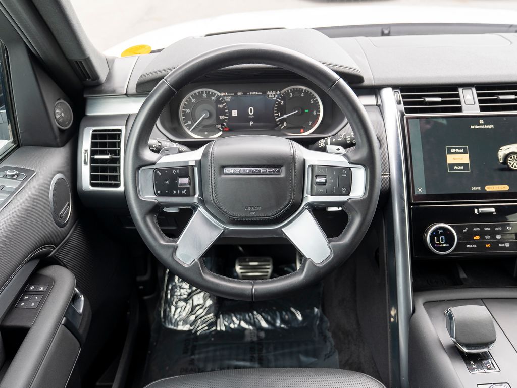 2023 Land Rover Discovery HSE R-Dynamic photo 12