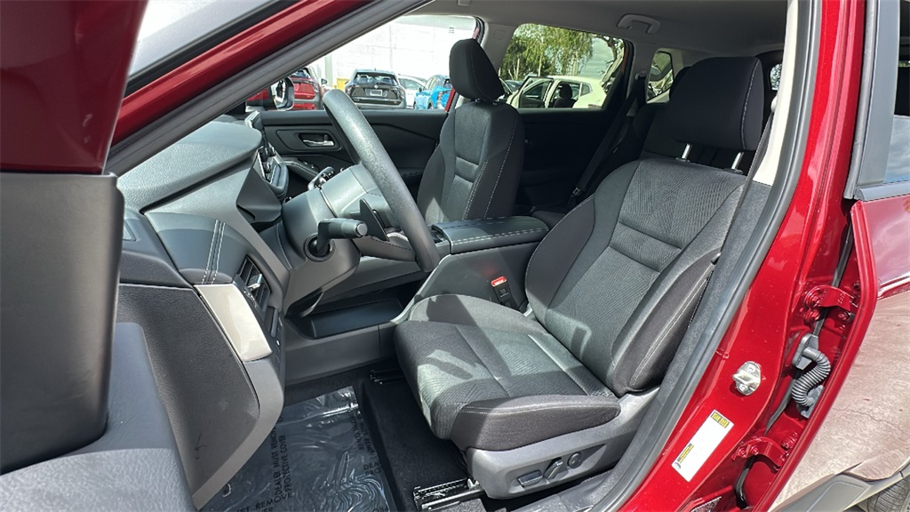 2024 Nissan Rogue SV photo 26