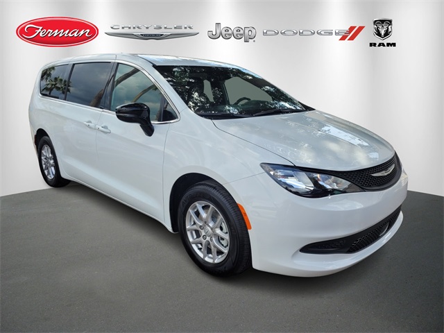 2026 Chrysler Voyager LX's photo