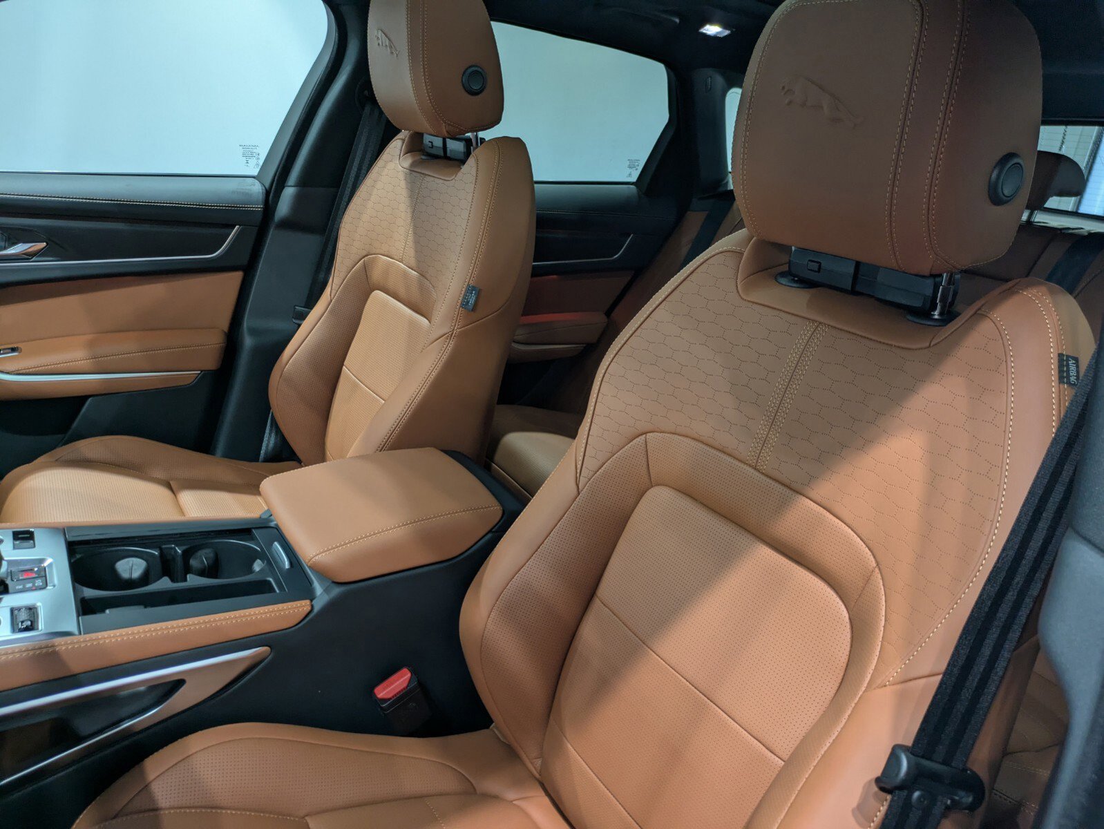 2026 Jaguar F-PACE P250 R-Dynamic S photo 8
