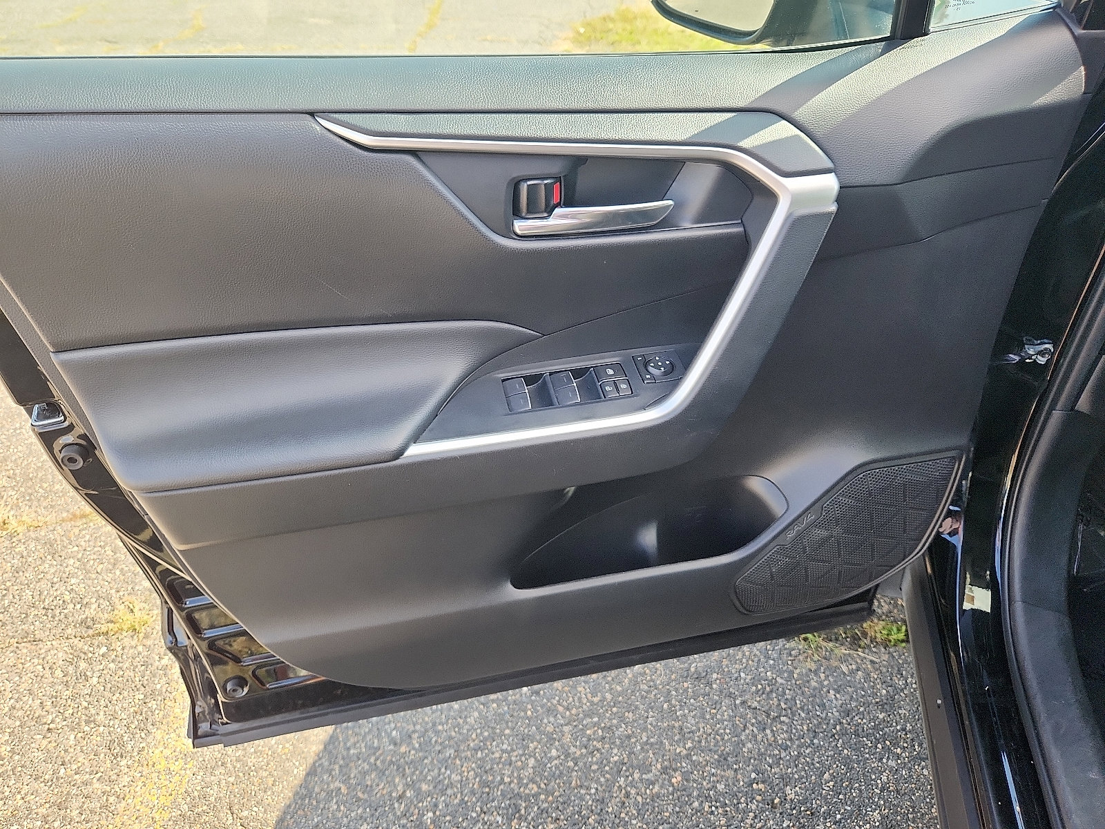 2024 Toyota RAV4 XLE photo 11