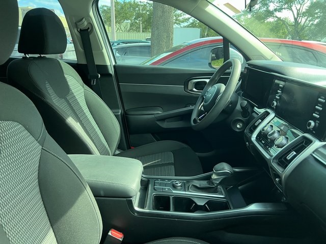 2023 Kia Sorento LX photo 6