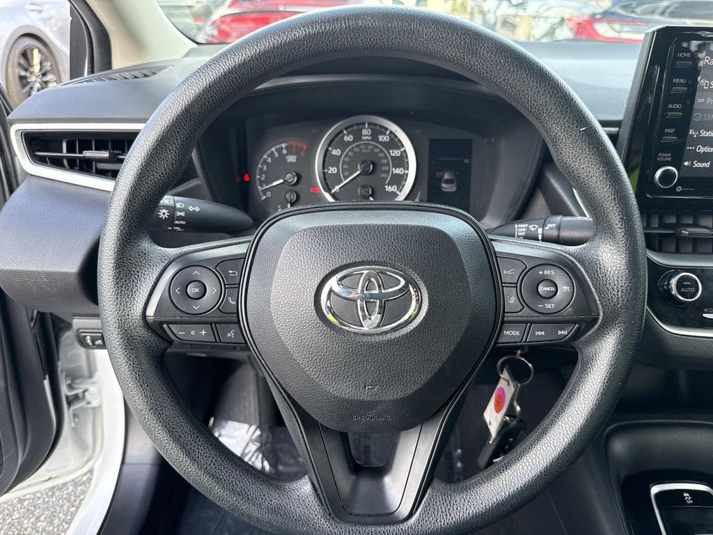 2022 Toyota Corolla LE photo 31