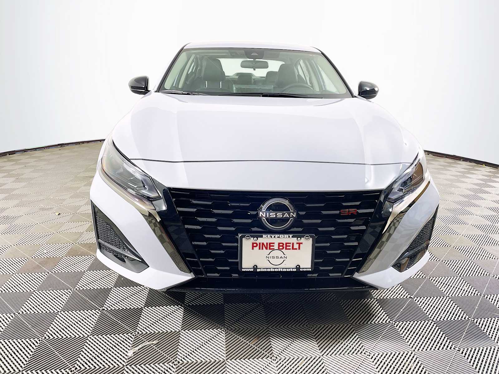 2025 Nissan Altima SR photo 9