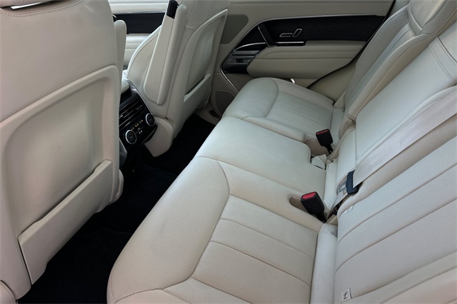 2024 Land Rover Range Rover SE photo 9
