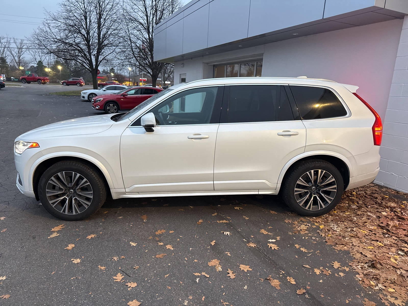 2021 Volvo XC90 T6 Momentum photo 2