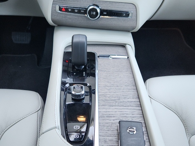 2024 Volvo XC90 Plus photo 22