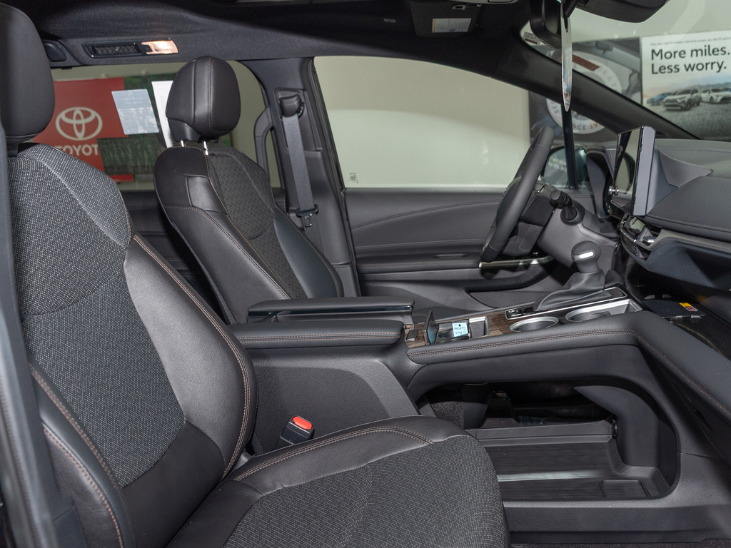 2025 Toyota Sienna Limited photo 20